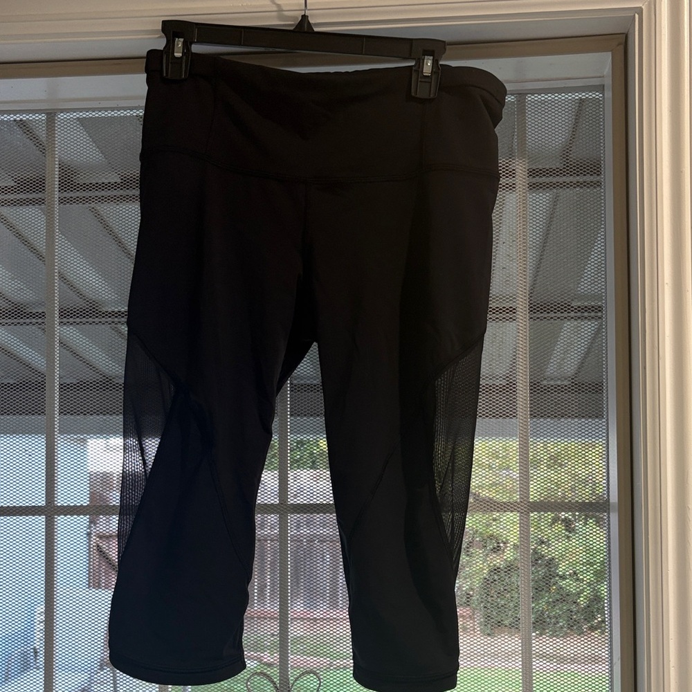 Lululemon Black Mesh Panel Leggings capri